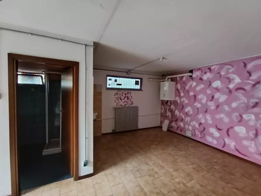 Immagine 14 di Locale commerciale in vendita  a Fornovo Di Taro