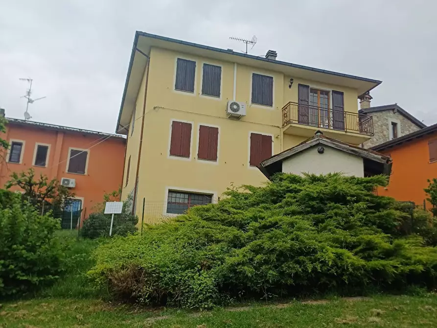 Immagine 2 di Porzione di casa in vendita  a Fornovo Di Taro