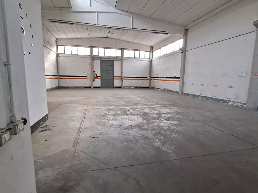 Immagine 15 di Capannone industriale in vendita  a Parma