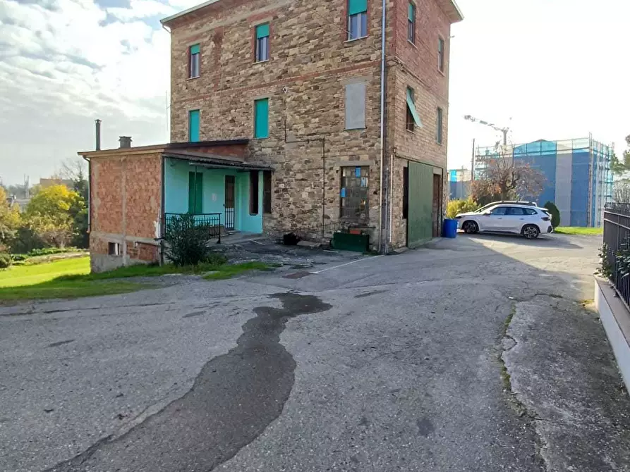 Immagine 1 di Trilocale in vendita  a Varano De' Melegari