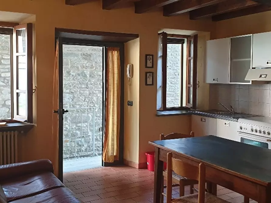 Immagine 1 di Trilocale in affitto  a Varano De' Melegari