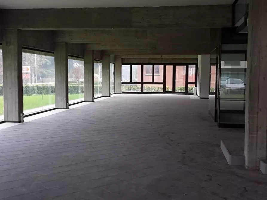 Immagine 32 di Attività artigianale in affitto  a Collecchio