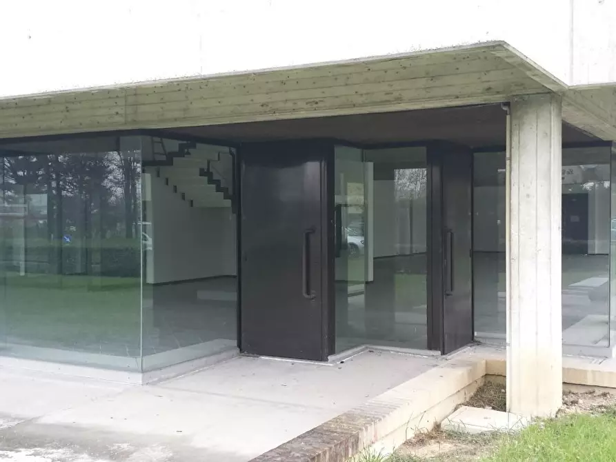 Immagine 5 di Attività artigianale in affitto  a Collecchio