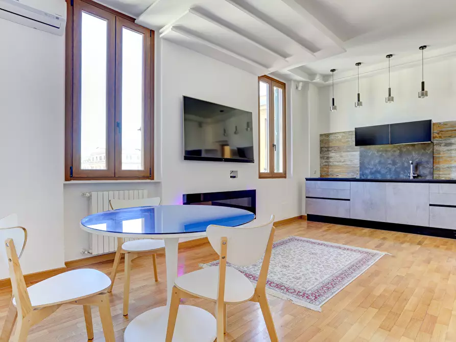 Immagine 8 di Trilocale in vendita  in VIA DI SAN GIOVANNI IN LATERANO 190 a Roma