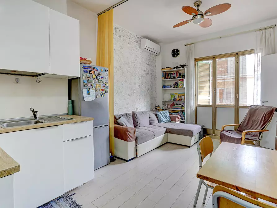 Immagine 1 di Bilocale in vendita  in VIA TUSCOLANA 1000 a Roma