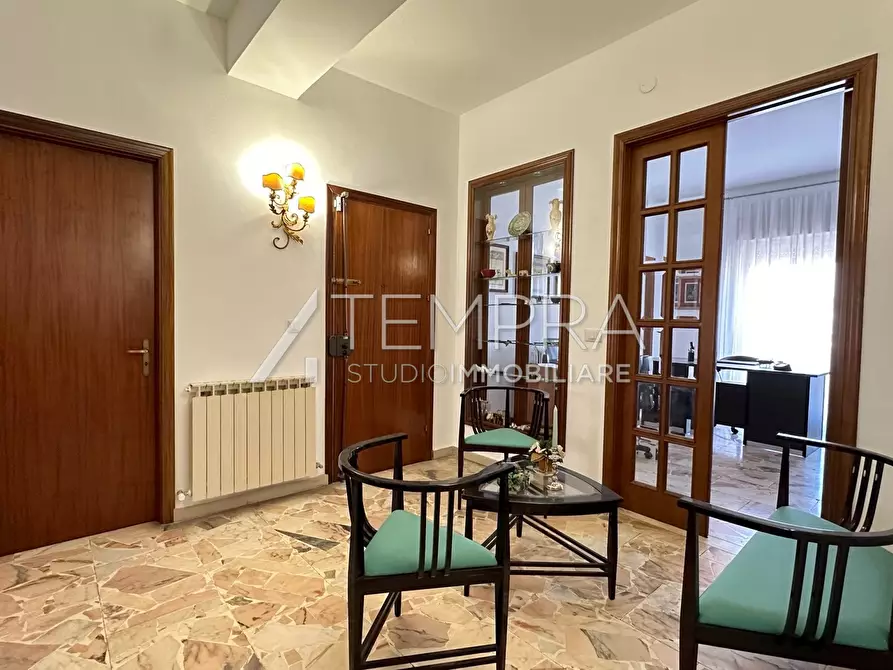 Immagine 6 di Appartamento in vendita  in Via Catanzaro a Adrano