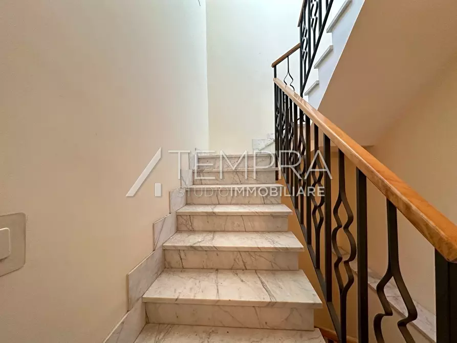 Immagine 13 di Appartamento in vendita  a Adrano