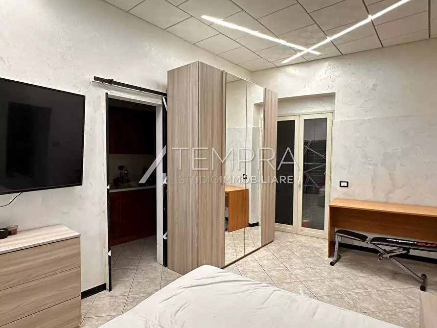 Immagine 9 di Casa indipendente in vendita  a Adrano