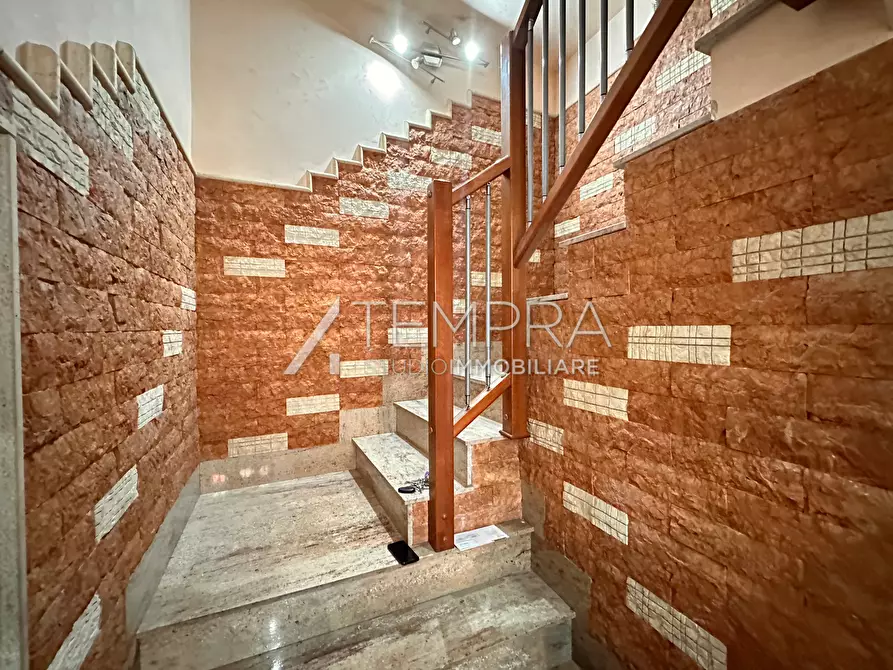 Immagine 14 di Casa indipendente in vendita  a Adrano