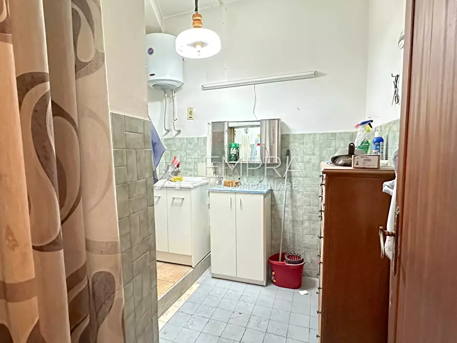 Immagine 21 di Appartamento in vendita  a Adrano