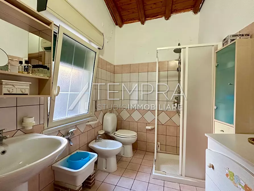 Immagine 13 di Casa indipendente in vendita  a Adrano