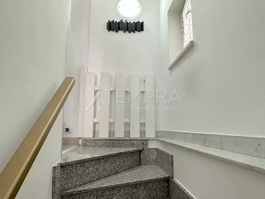 Immagine 9 di Casa indipendente in vendita  a Adrano