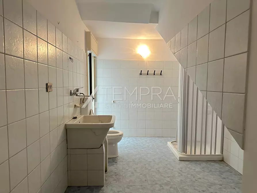 Immagine 15 di Appartamento in vendita  in VIA DELL'AMICIZIA a Adrano