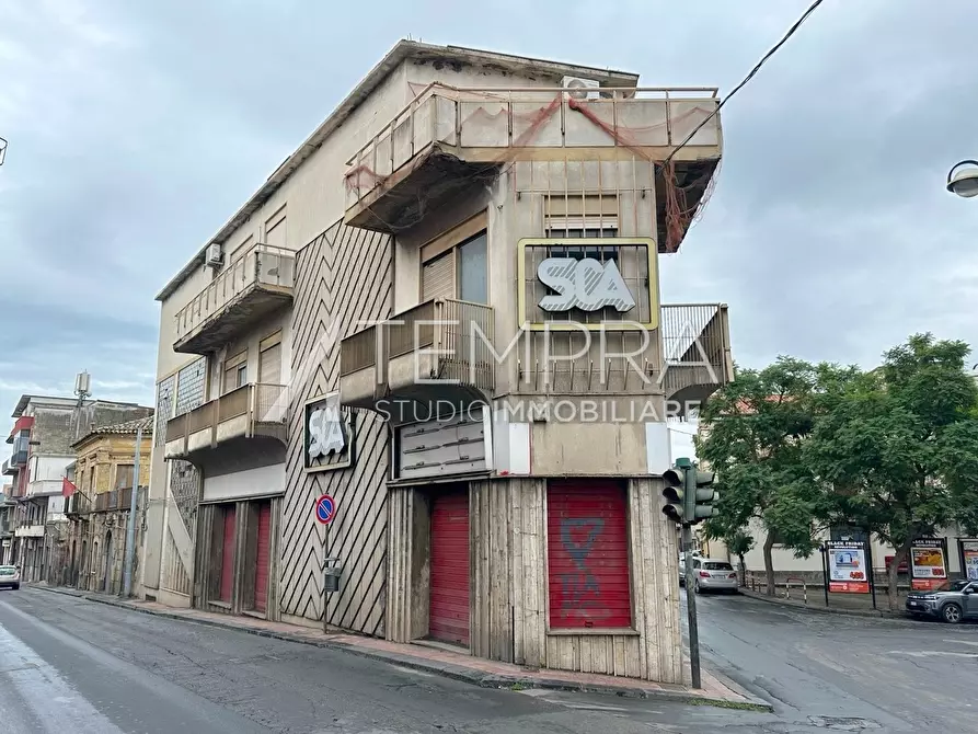 Immagine 7 di Locale commerciale in vendita  a Adrano