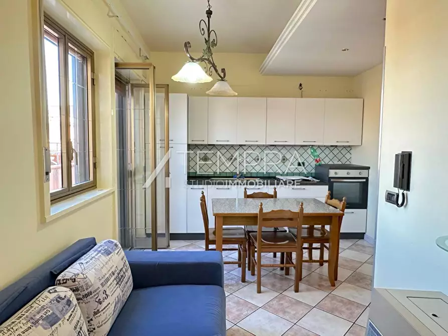 Immagine 9 di Appartamento in vendita  a Adrano