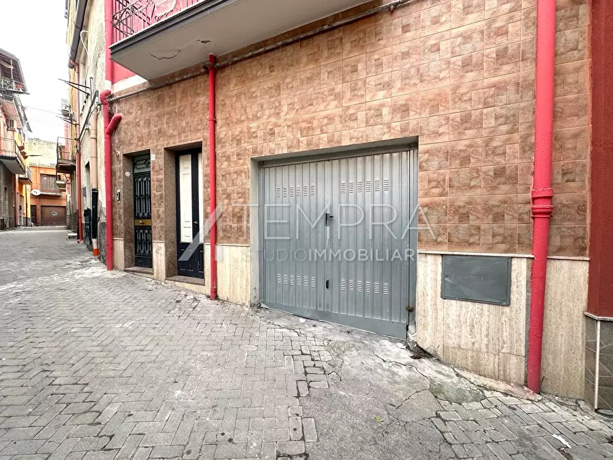 Immagine 3 di Casa indipendente in vendita  a Adrano