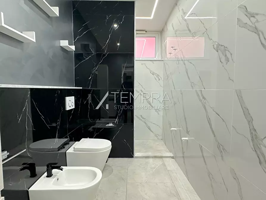 Immagine 11 di Casa indipendente in vendita  a Adrano