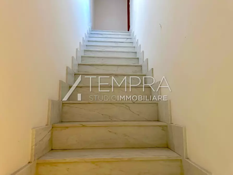 Immagine 14 di Casa indipendente in vendita  a Adrano