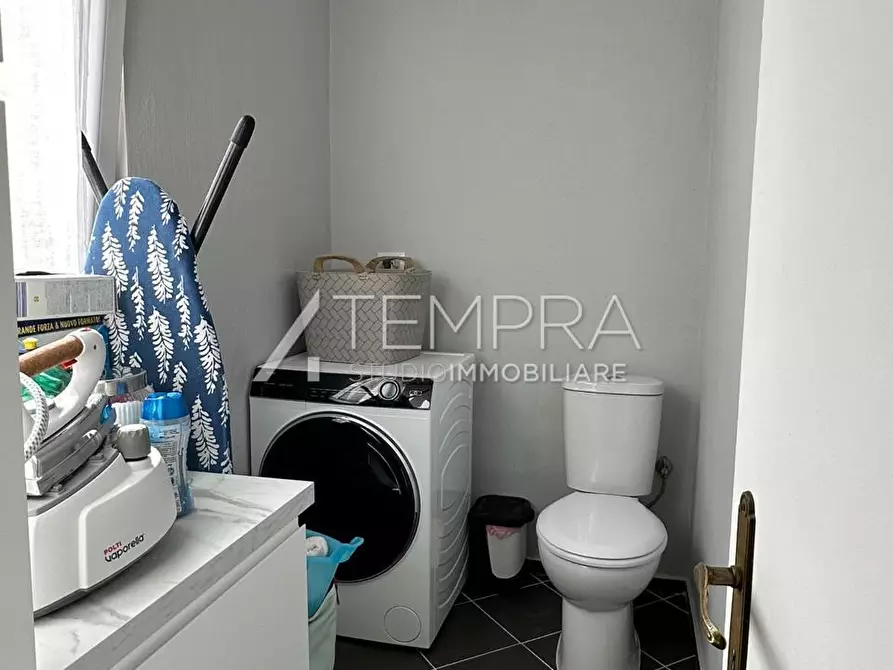 Immagine 10 di Casa indipendente in vendita  a Adrano