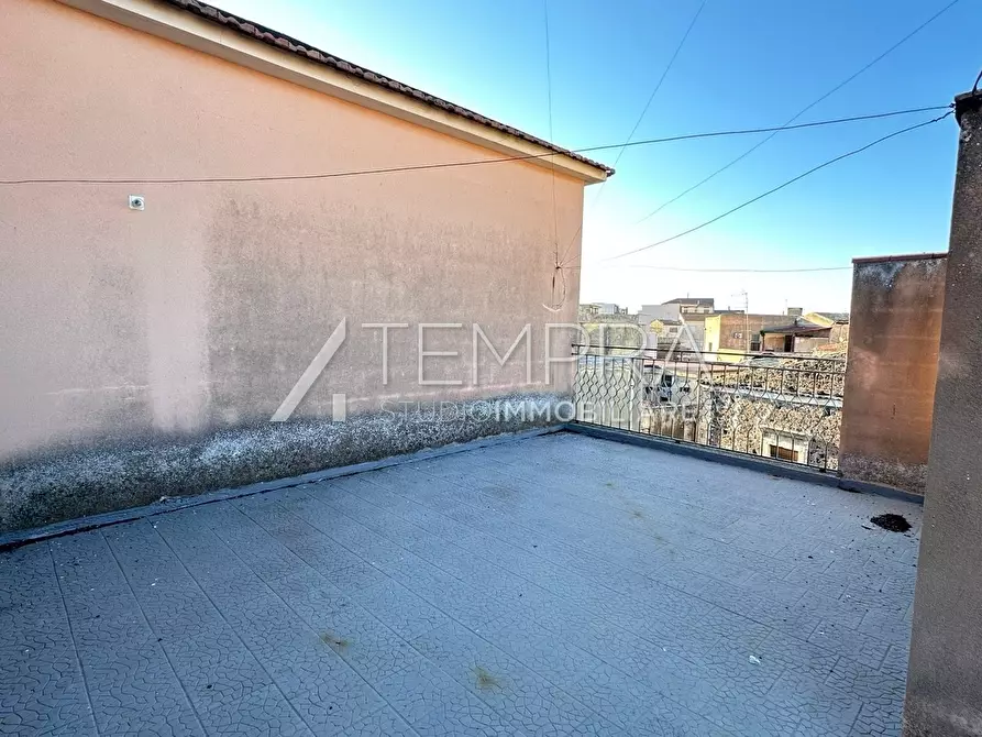 Immagine 9 di Appartamento in vendita  a Adrano