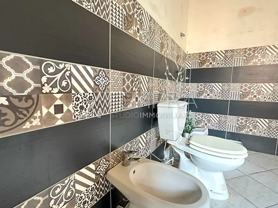 Immagine 11 di Casa indipendente in vendita  a Adrano