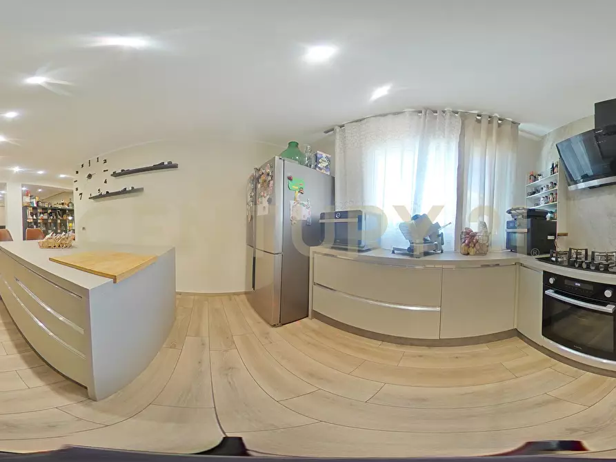 Immagine 26 di Pentalocale in vendita  in Via Lo Jacono Francesco 53 a Sant'agata Li Battiati