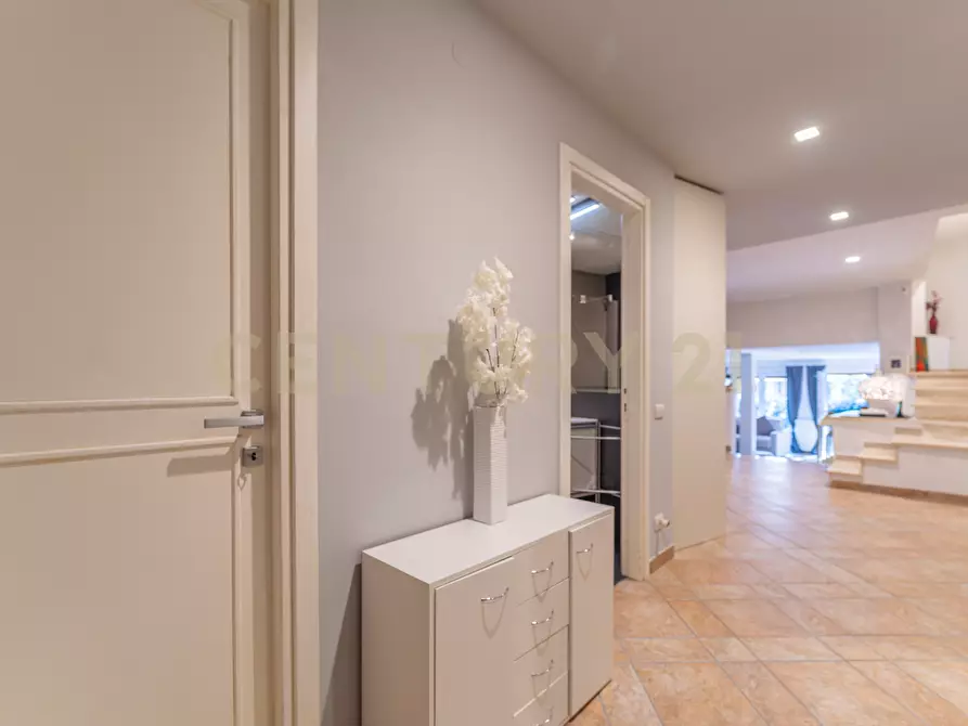 Immagine 52 di Bilocale in vendita  in Via la Sila 14 a Roma