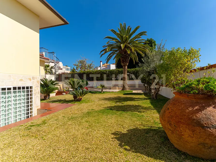 Immagine 20 di Villa in vendita  in Via Antonello da Messina 57 a Aci Castello
