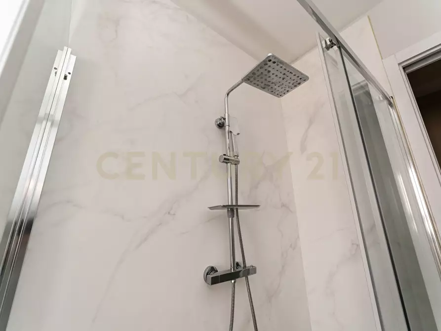 Immagine 31 di Trilocale in vendita  in Via Livorno 101 a Aci Castello