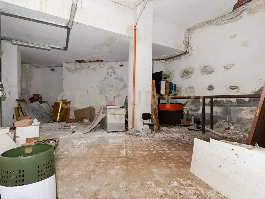 Immagine 35 di Locale commerciale in vendita  in Viale Mario Rapisardi 186 a Catania