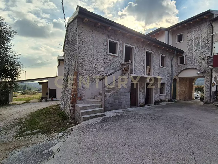 Immagine 8 di Palazzo in vendita  in Via Vigolo 1 a Negrar di Valpolicella