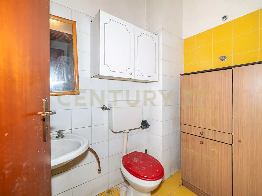 Immagine 7 di Locale commerciale in vendita  in Via Tripoli 185 a Aci Castello