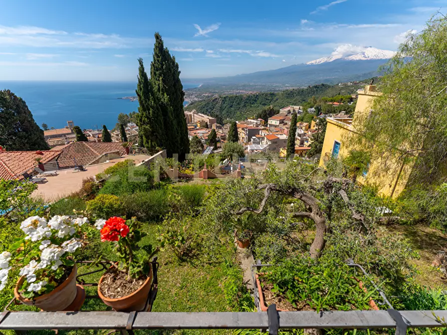 Immagine 21 di Villa in vendita  in Via Leonardo Da Vinci 5 a Taormina