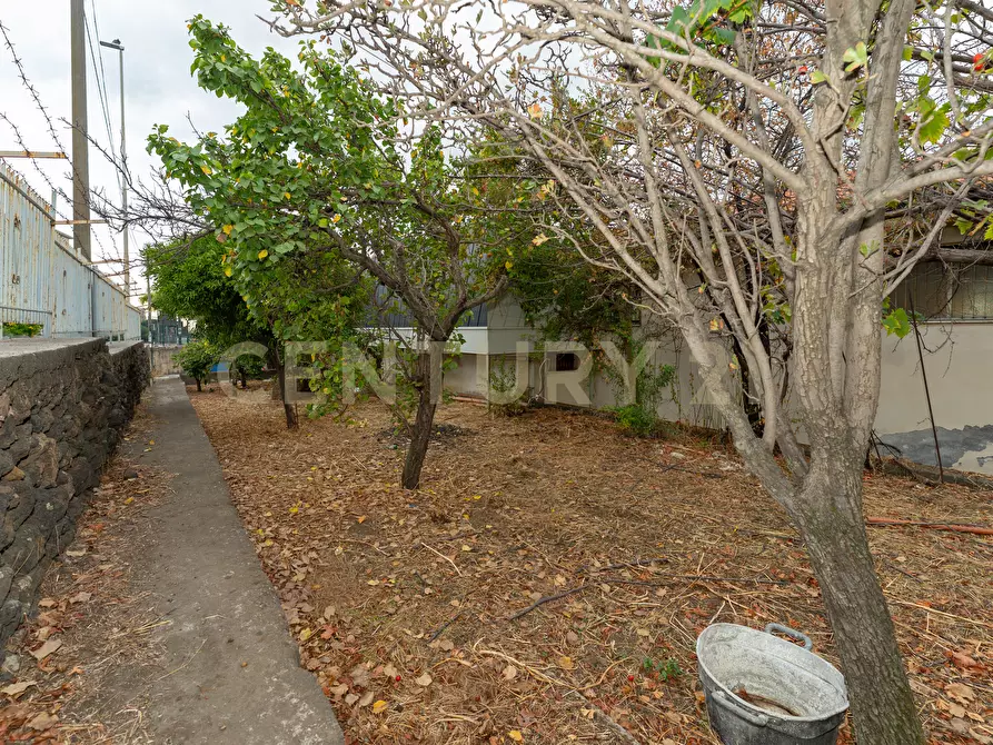 Immagine 20 di Locale commerciale in vendita  in Via Galermo 185 a Catania