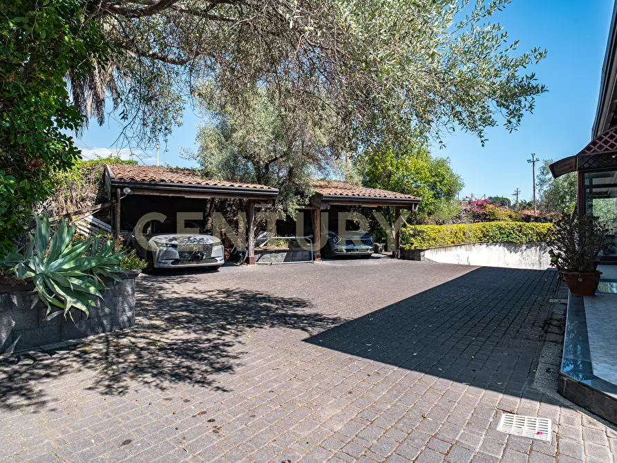 Immagine 2 di Villa in vendita  in Via Fisichelli a San Giovanni La Punta