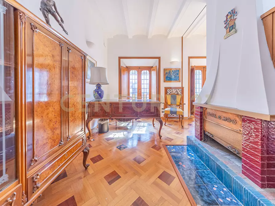 Immagine 23 di Pentalocale in vendita  in Via della Croce 71 a Roma