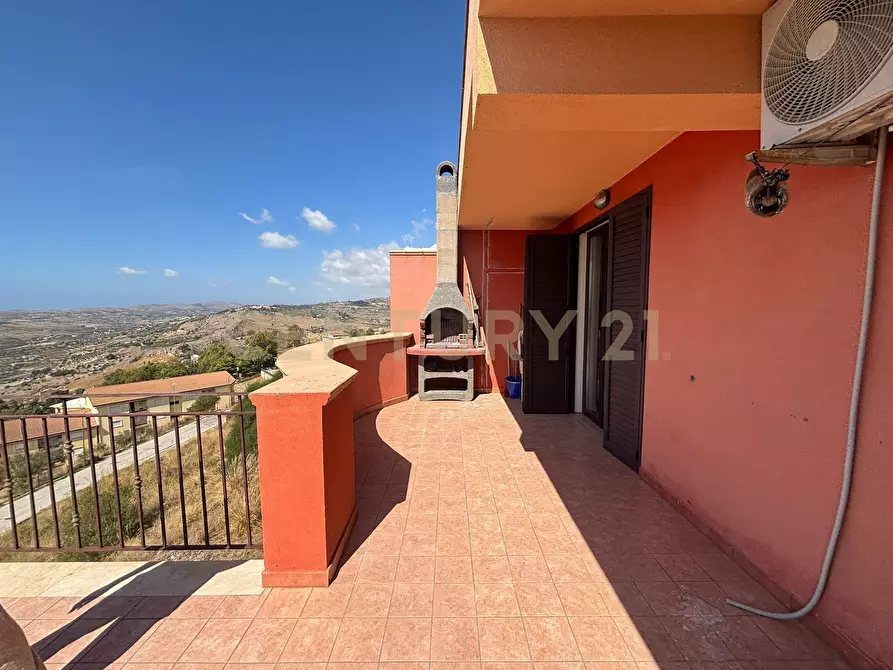 Immagine 18 di Pentalocale in vendita  in Via Giuseppe Basile 2 a Agrigento