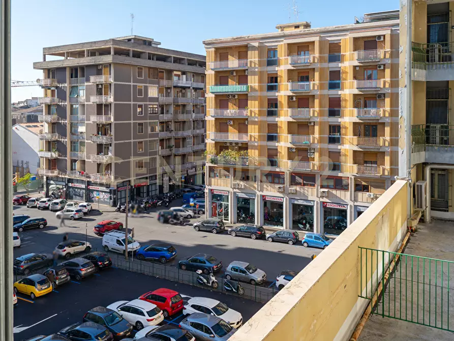 Immagine 11 di Pentalocale in vendita  in Corso Sicilia 64 a Catania