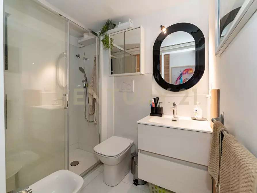 Immagine 19 di Locale commerciale in vendita  in Via Vittorio Emanuele Orlando 125 a Catania