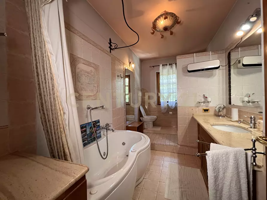Immagine 35 di Villa in vendita  in Contrada Villa Cassetti a Montorio Al Vomano