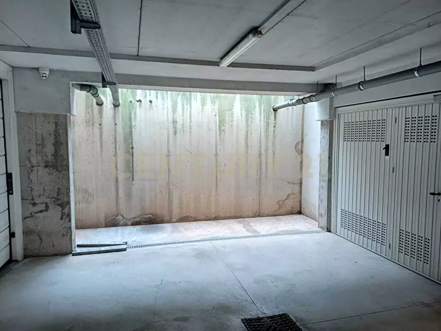 Immagine 2 di Garage in affitto  in Via Albere 17 a Verona