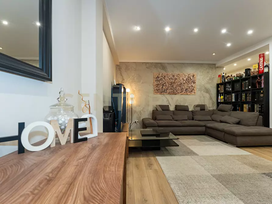 Immagine 1 di Pentalocale in vendita  in Via Lo Jacono Francesco 53 a Sant'agata Li Battiati