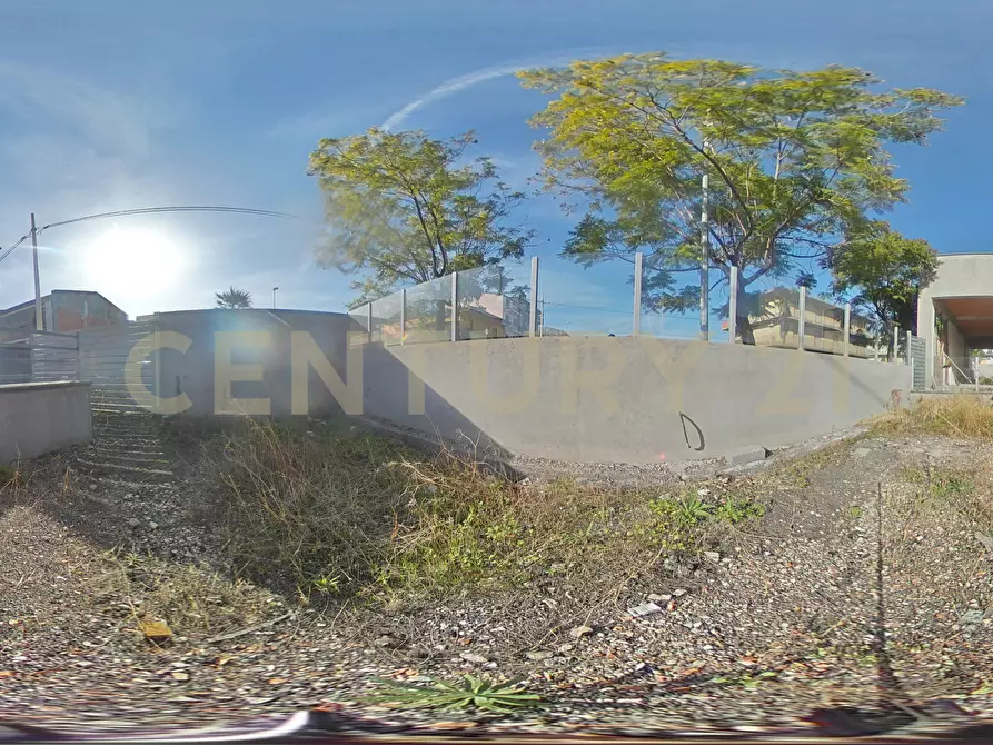 Immagine 31 di Locale commerciale in vendita  in Via Firenze 205 a Aci Castello