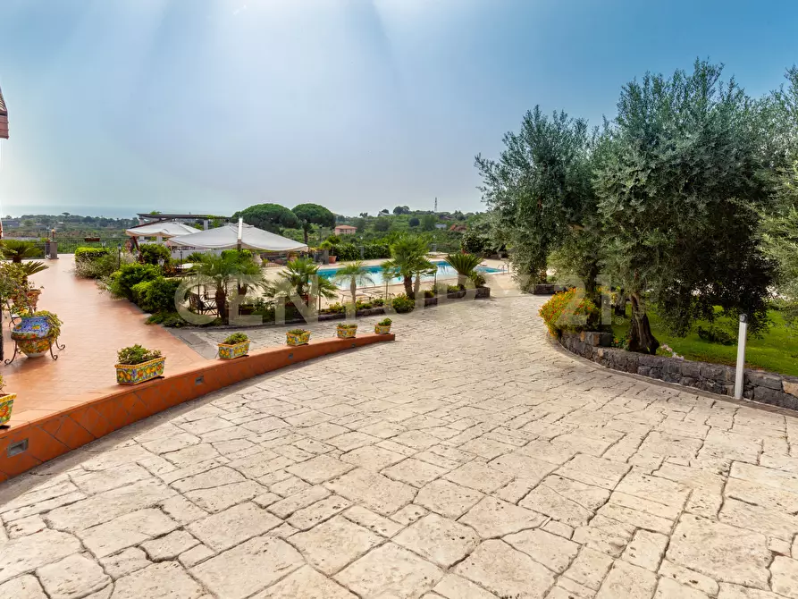 Immagine 3 di Villa in vendita  in Via Brinzio 20 a Aci Catena