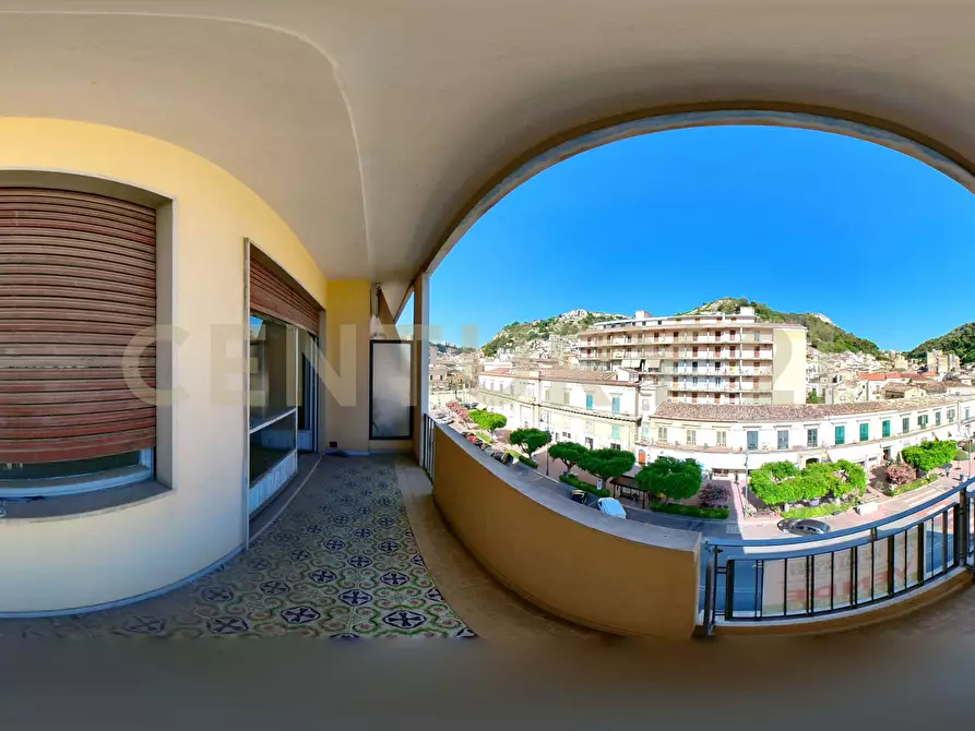 Immagine 5 di Pentalocale in vendita  in Corso Umberto I 1C a Modica