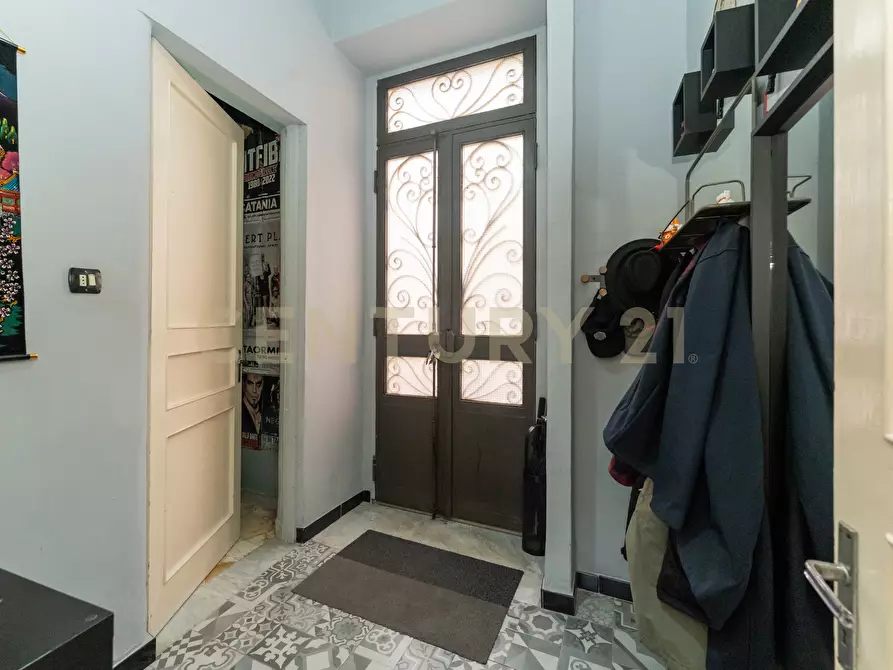 Immagine 3 di Casa indipendente in vendita  in Piazza Guglielmo Marconi 1 a Camporotondo Etneo