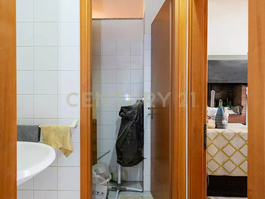 Immagine 25 di Locale commerciale in vendita  in Via Ulivi 87 a San Gregorio Di Catania