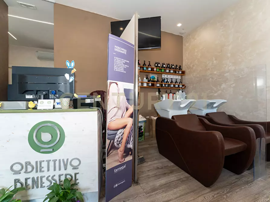 Immagine 11 di Locale commerciale in vendita  in Via del Bosco 163 a Catania