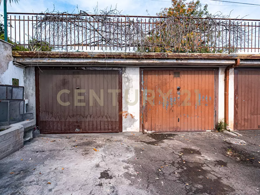 Immagine 25 di Pentalocale in vendita  in Via Pulei 49A a Mascalucia