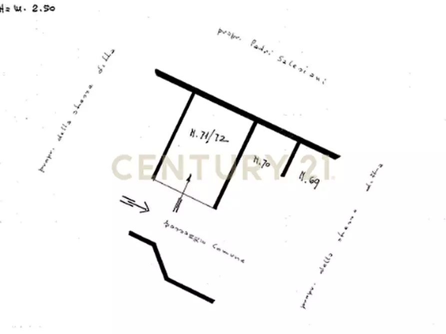 Immagine 26 di Garage in vendita  in Via Chiusi 80 a Roma